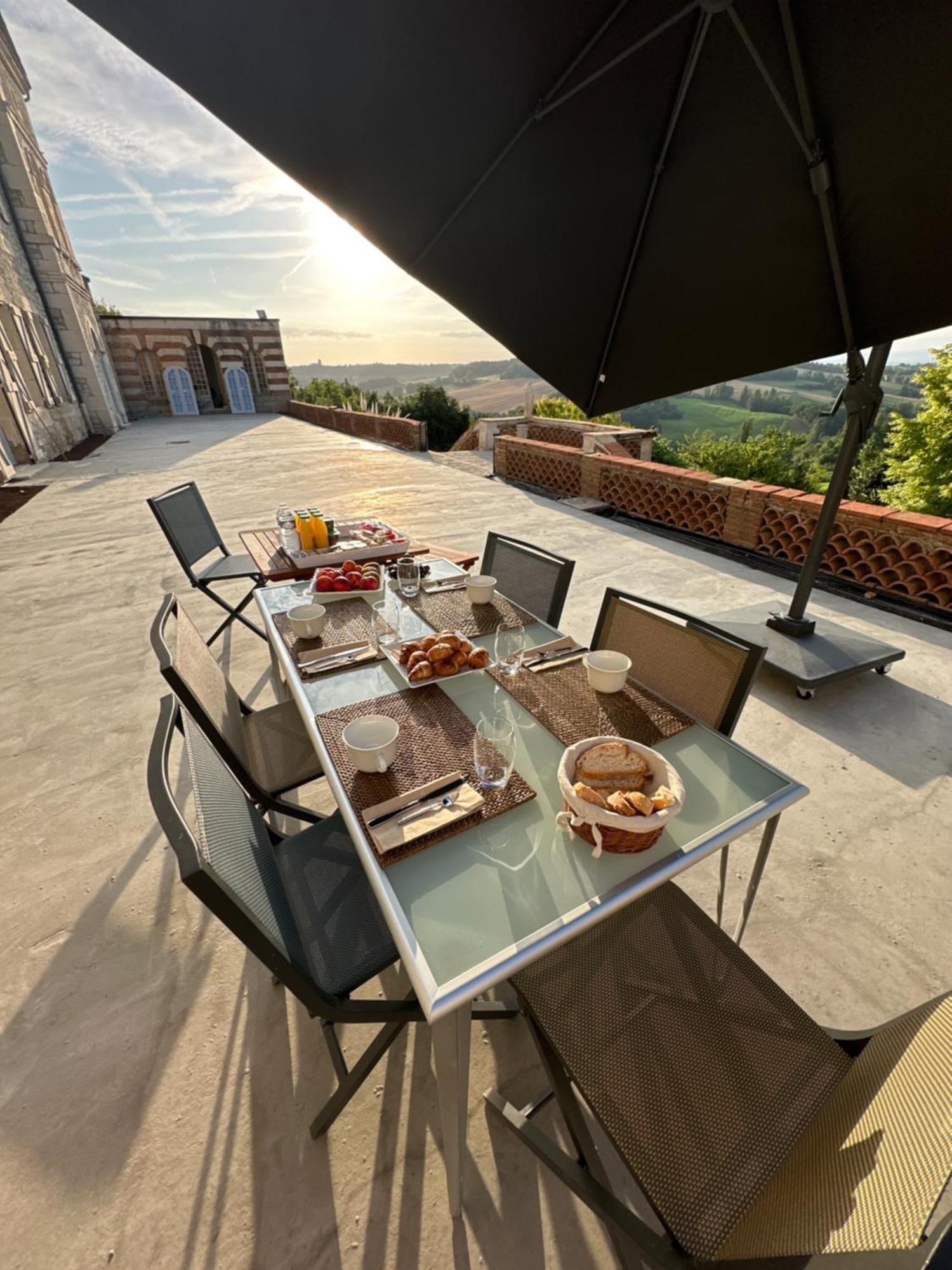 Bed and Breakfast Les Trois Terrasses Montpezat-de-Quercy Exterior foto